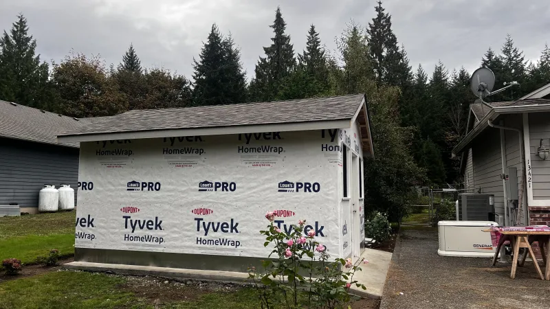 Sealed siding seams with exterior caulking for weather protection